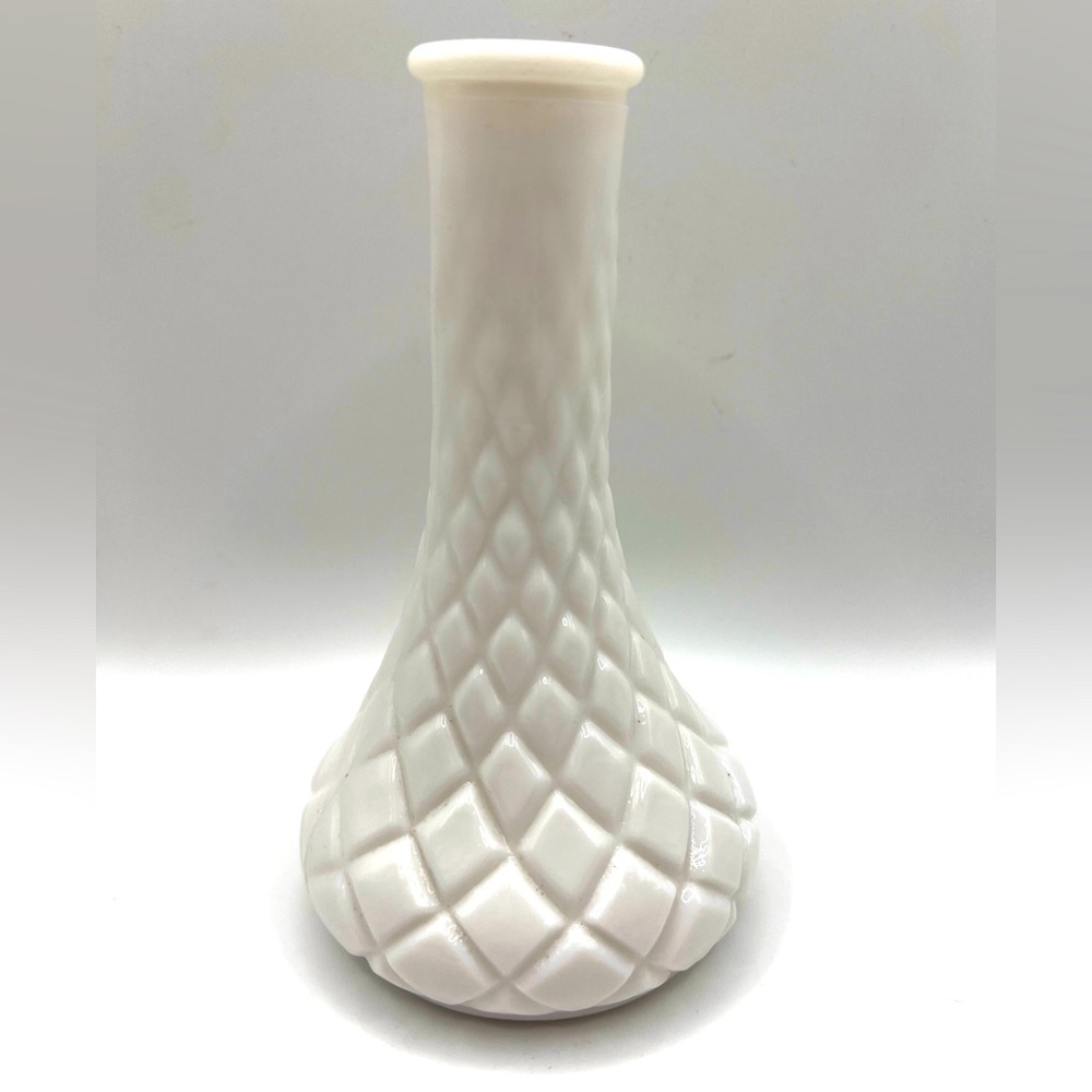 Vintage Hoosier White Milk Glass 4062 Small Diamond Ribbed Bud Flower Vase 6 in